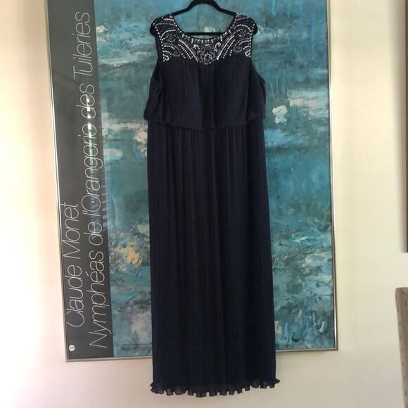 Alex Evenings Sleeveless Micropleated Gown Sz 16W - Picture 2 of 12